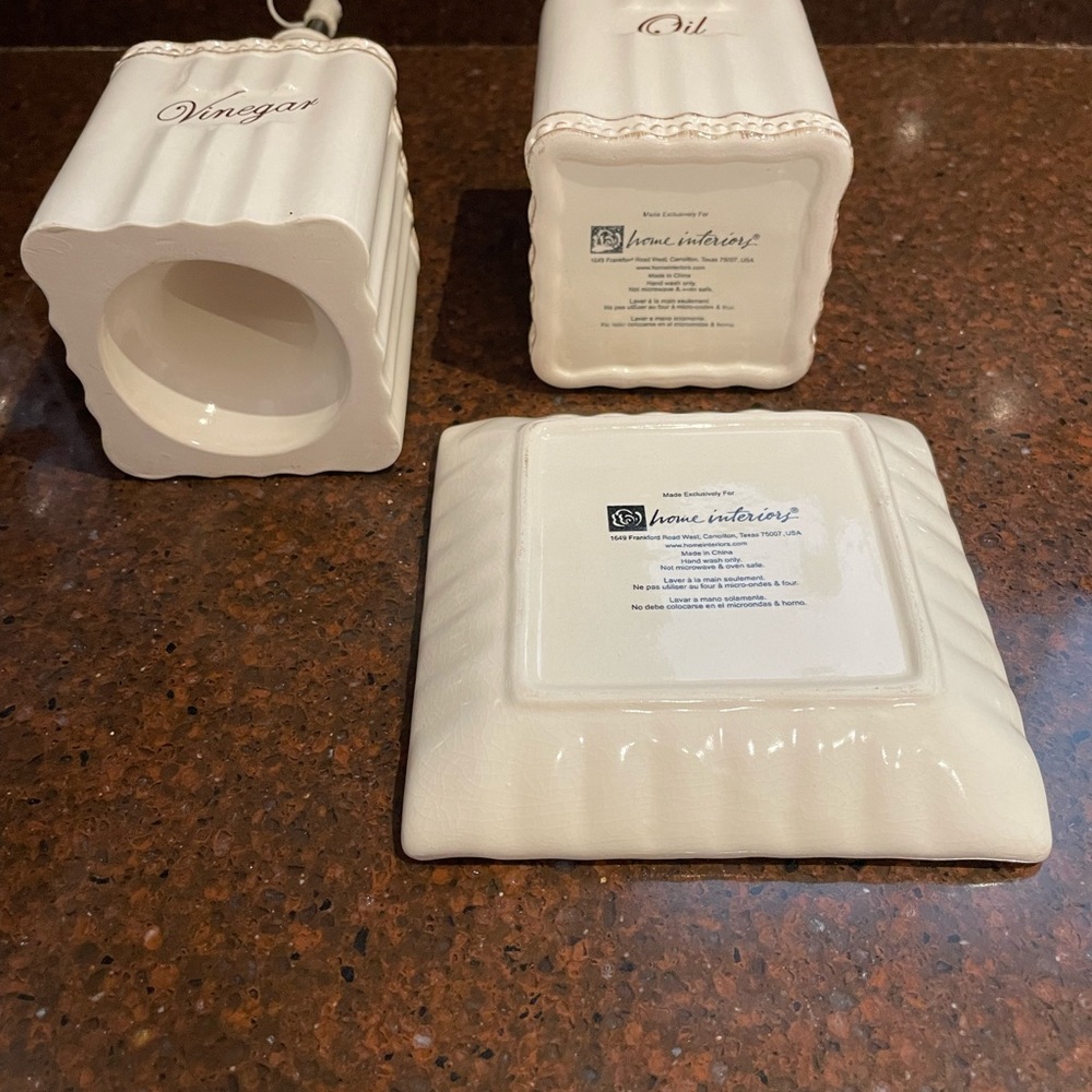 Home interiors oil and vinegar set